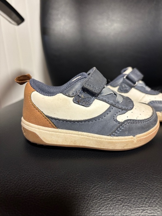 5/$25 Kids Casual Velcro Sneakers in Blue and Cream - Picture 5 of 8